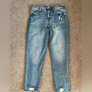 Junior’s Medium Wash Mom Jeans